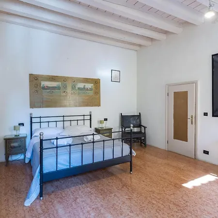 Le Stanze Del Carro By Short Holidays Guest house